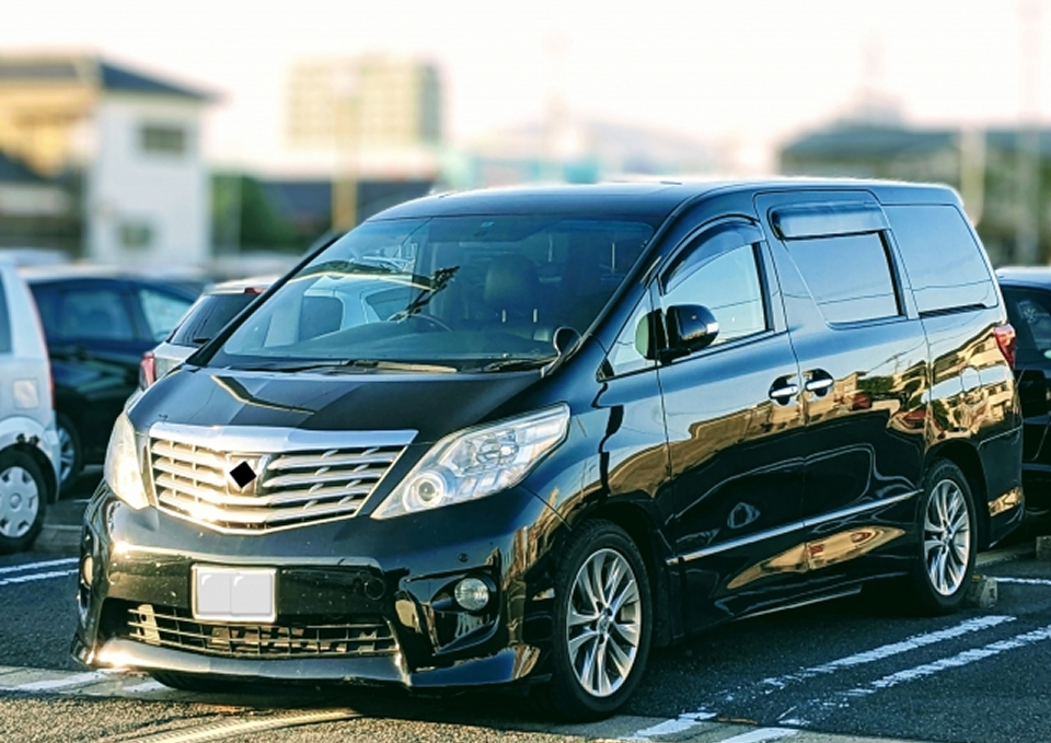 セレモ所沢が所沢市で手配する黒い霊柩車風の搬送用バン